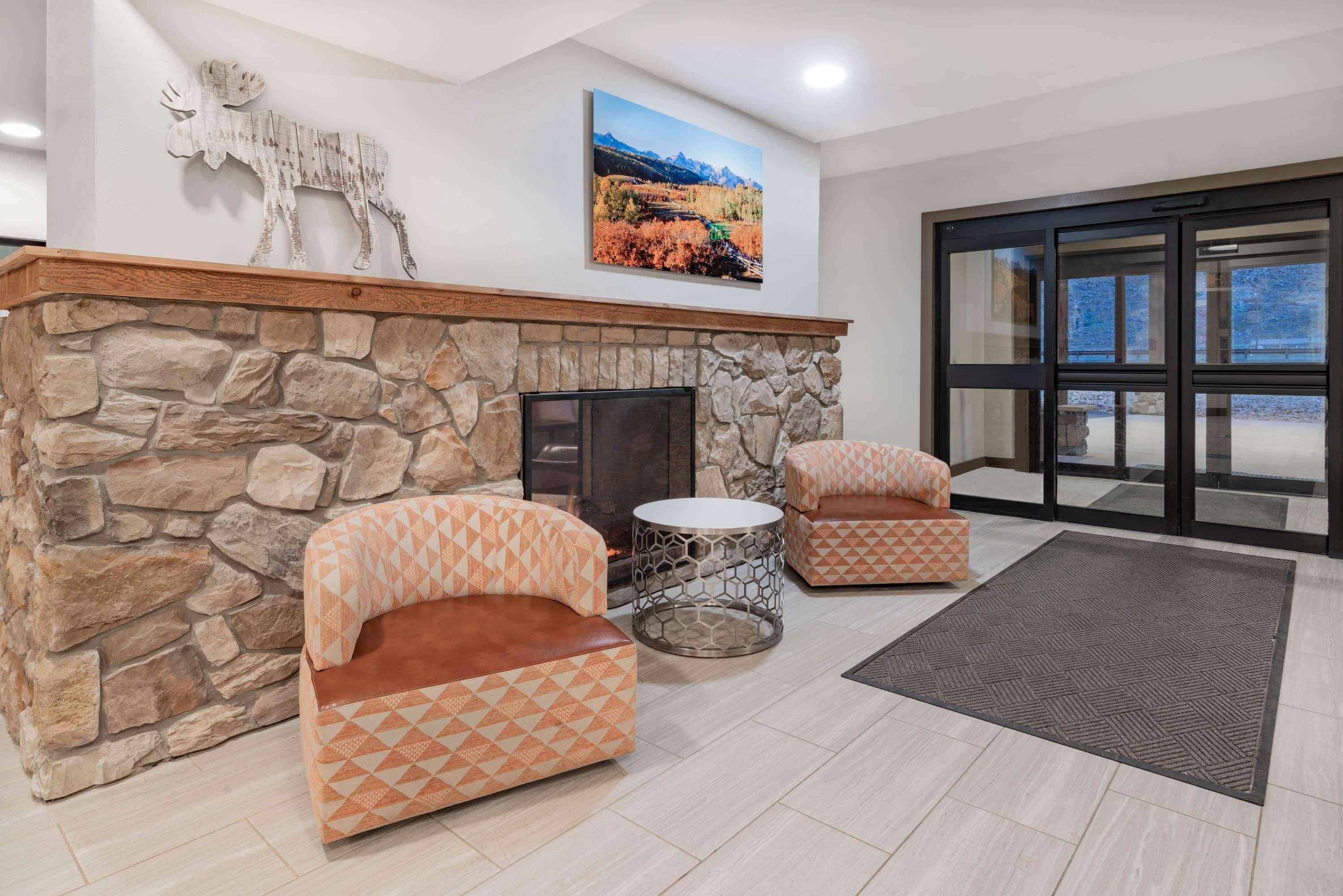 Microtel Inn & Suites By Wyndham Georgetown Lake エクステリア 写真