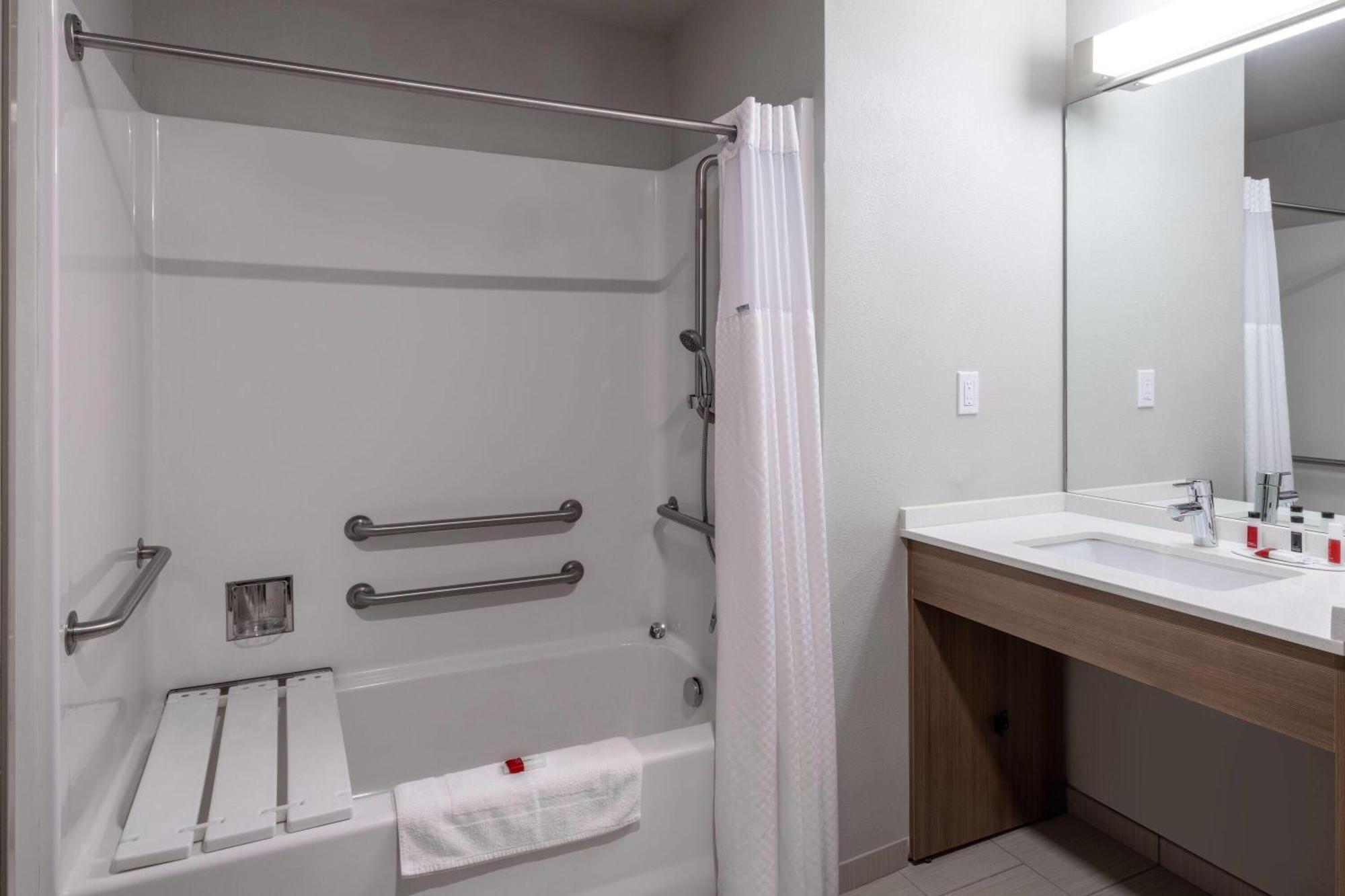 Microtel Inn & Suites By Wyndham Georgetown Lake エクステリア 写真