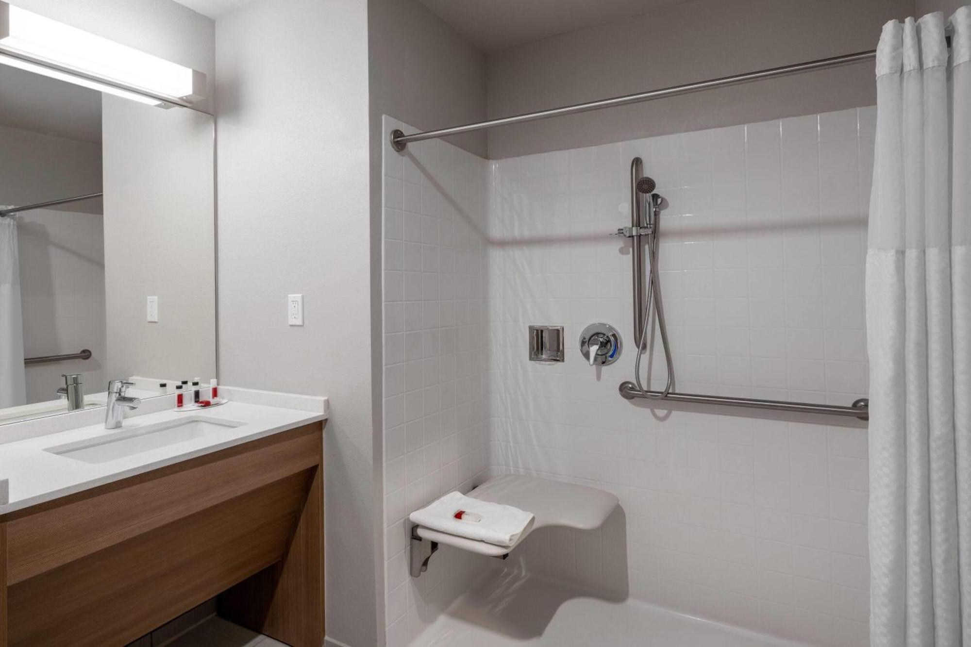 Microtel Inn & Suites By Wyndham Georgetown Lake エクステリア 写真