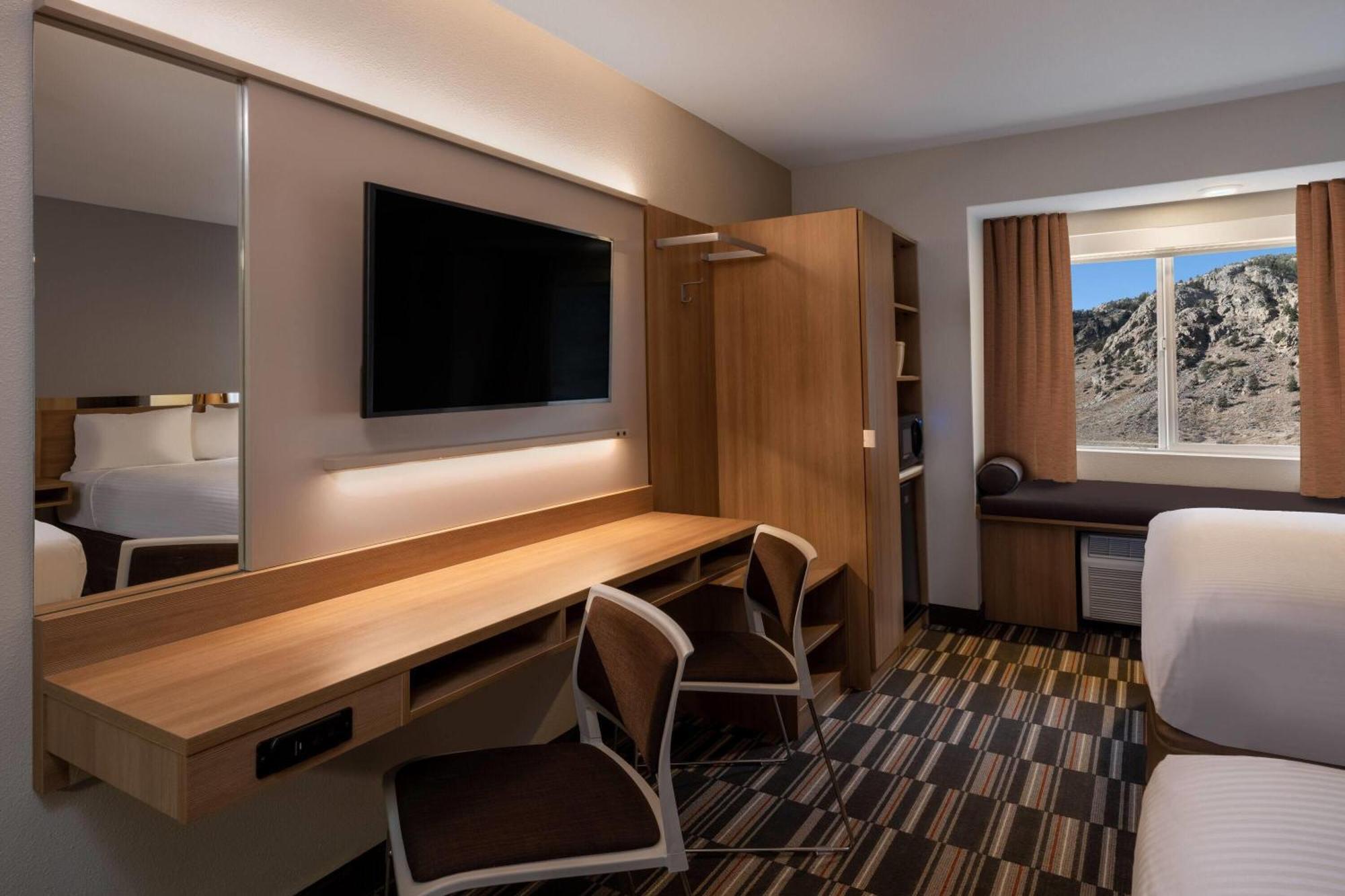 Microtel Inn & Suites By Wyndham Georgetown Lake エクステリア 写真